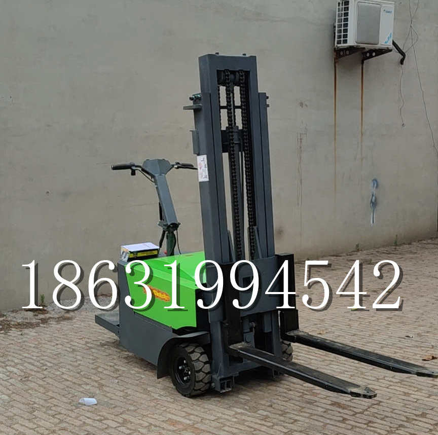 丹东市优程全电动叉车插腿式堆高车液压装卸车1.5吨升高小型站驾式铲车